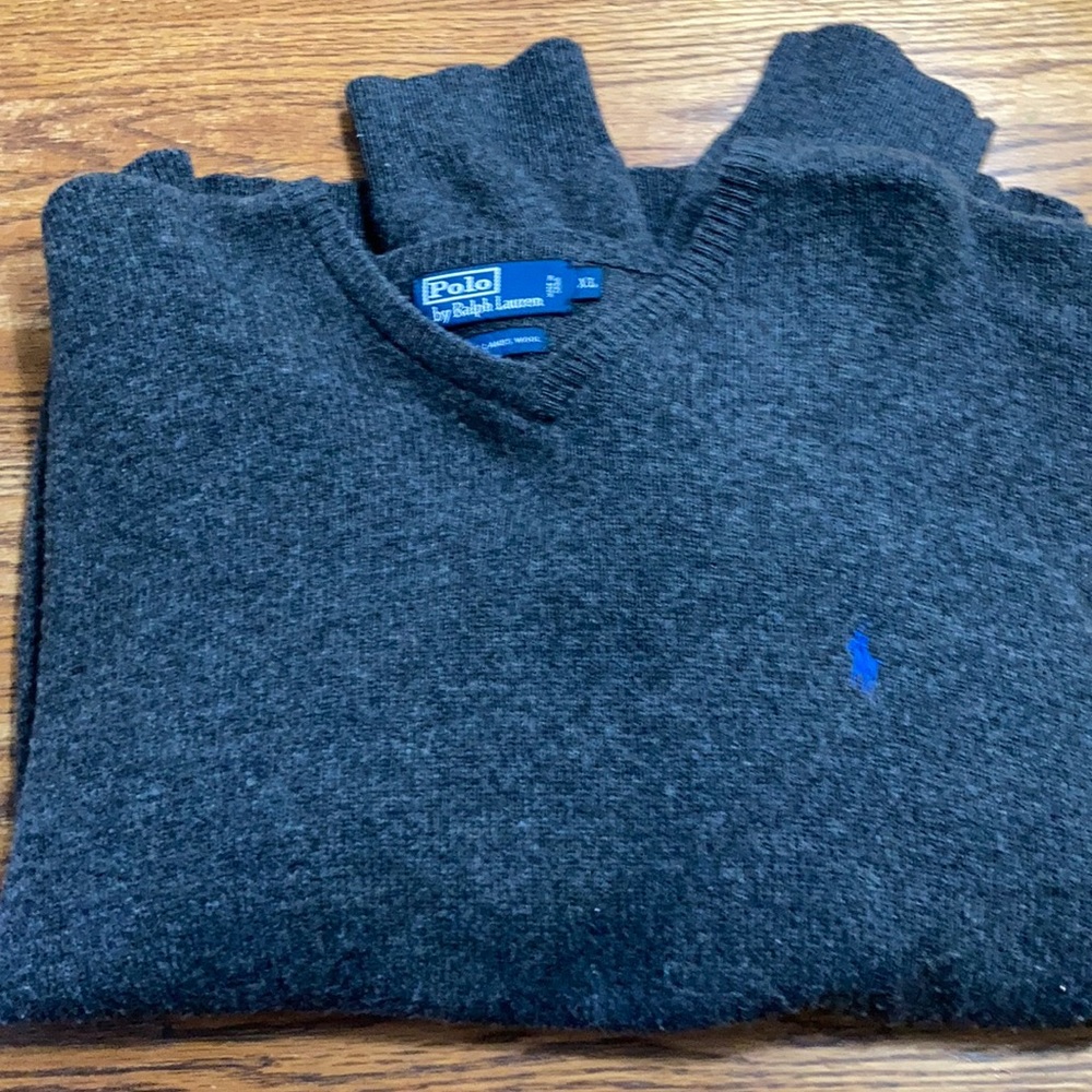 Polo Ralph Lauren men’s vneck lams wool sweater